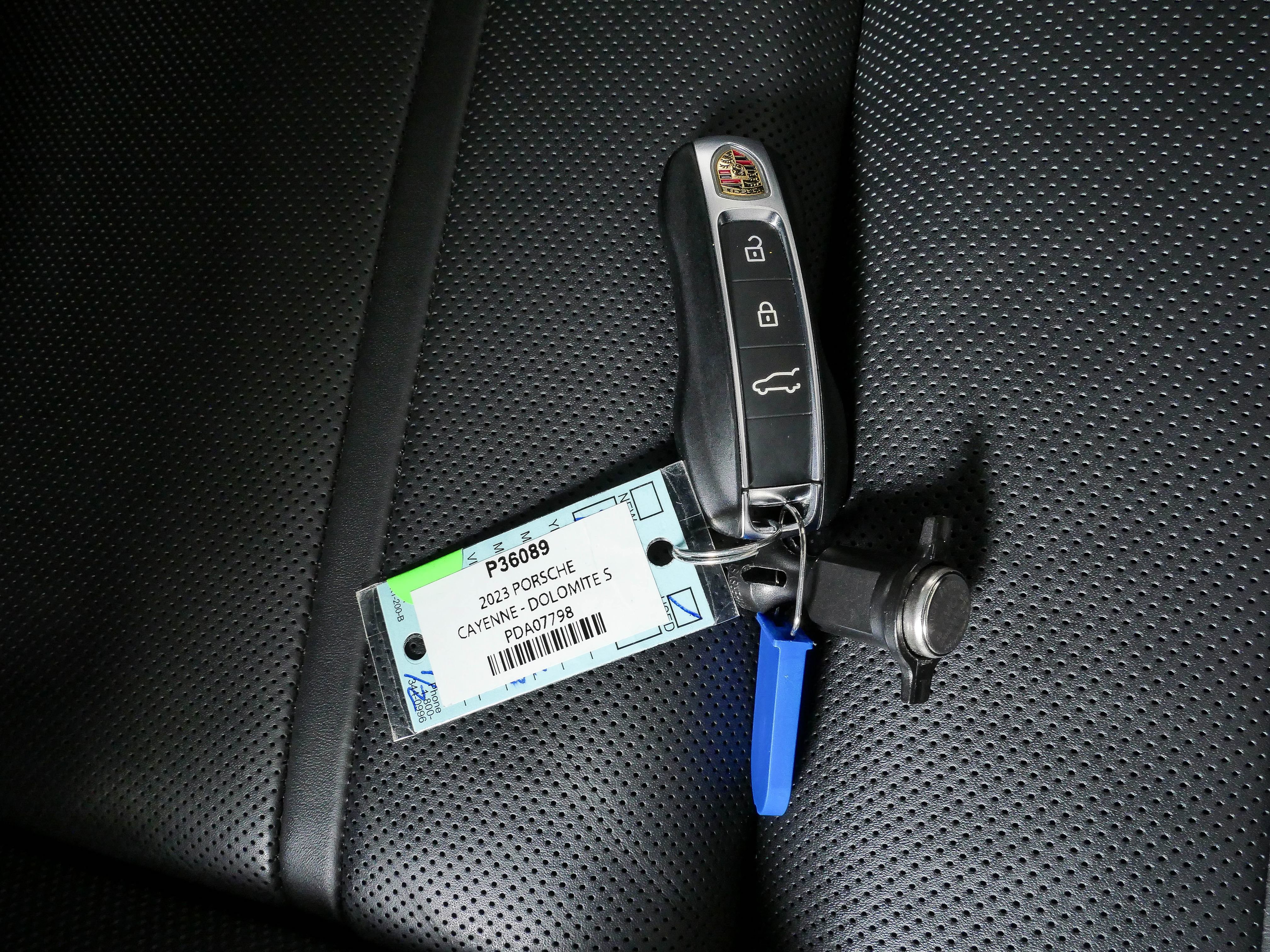 Certified 2023 Porsche Cayenne AWD/4WD image 27