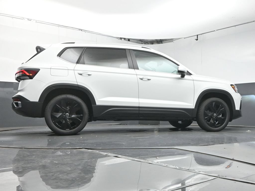 New 2026 Volkswagen Taos SE FWD image 38