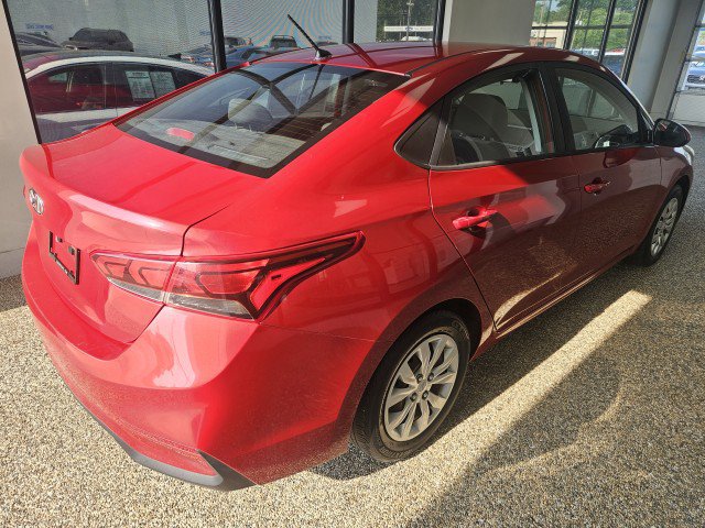 Used 2020 Hyundai Accent SE FWD image 2