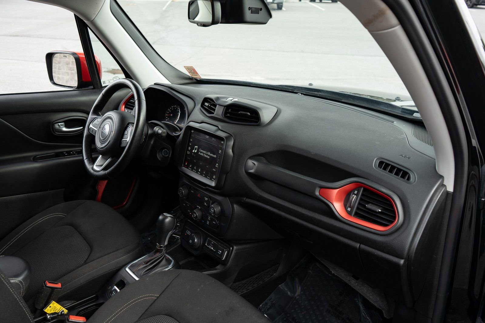 Used 2023 Jeep Renegade Latitude w/ Sun/Sound Group image 21