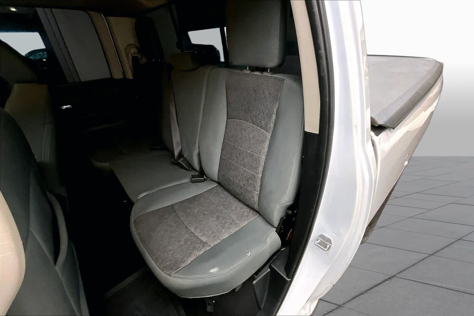 Used 2015 RAM 1500 Classic SLT RWD image 19