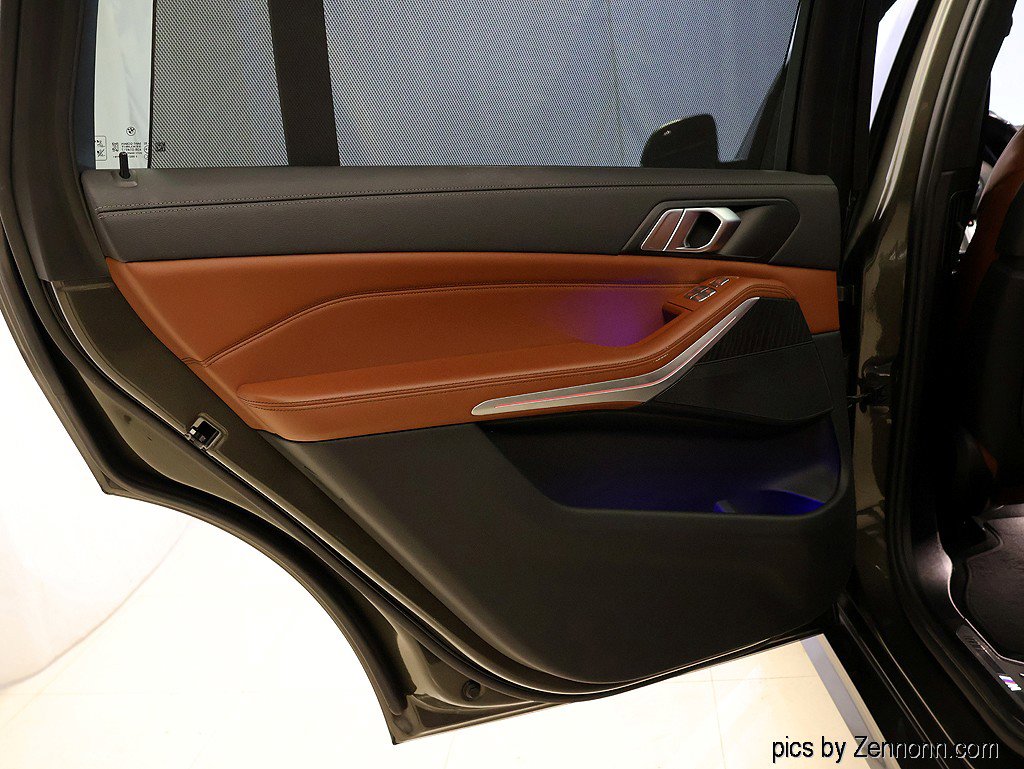 Used 2022 BMW X7 xDrive40i w/ M Sport Package image 32