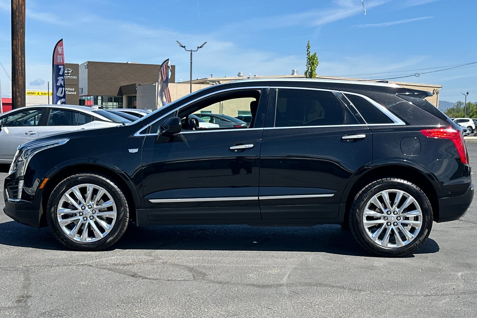 Used 2018 Cadillac XT5 Platinum w/ Driver Assist Package AWD/4WD image 7