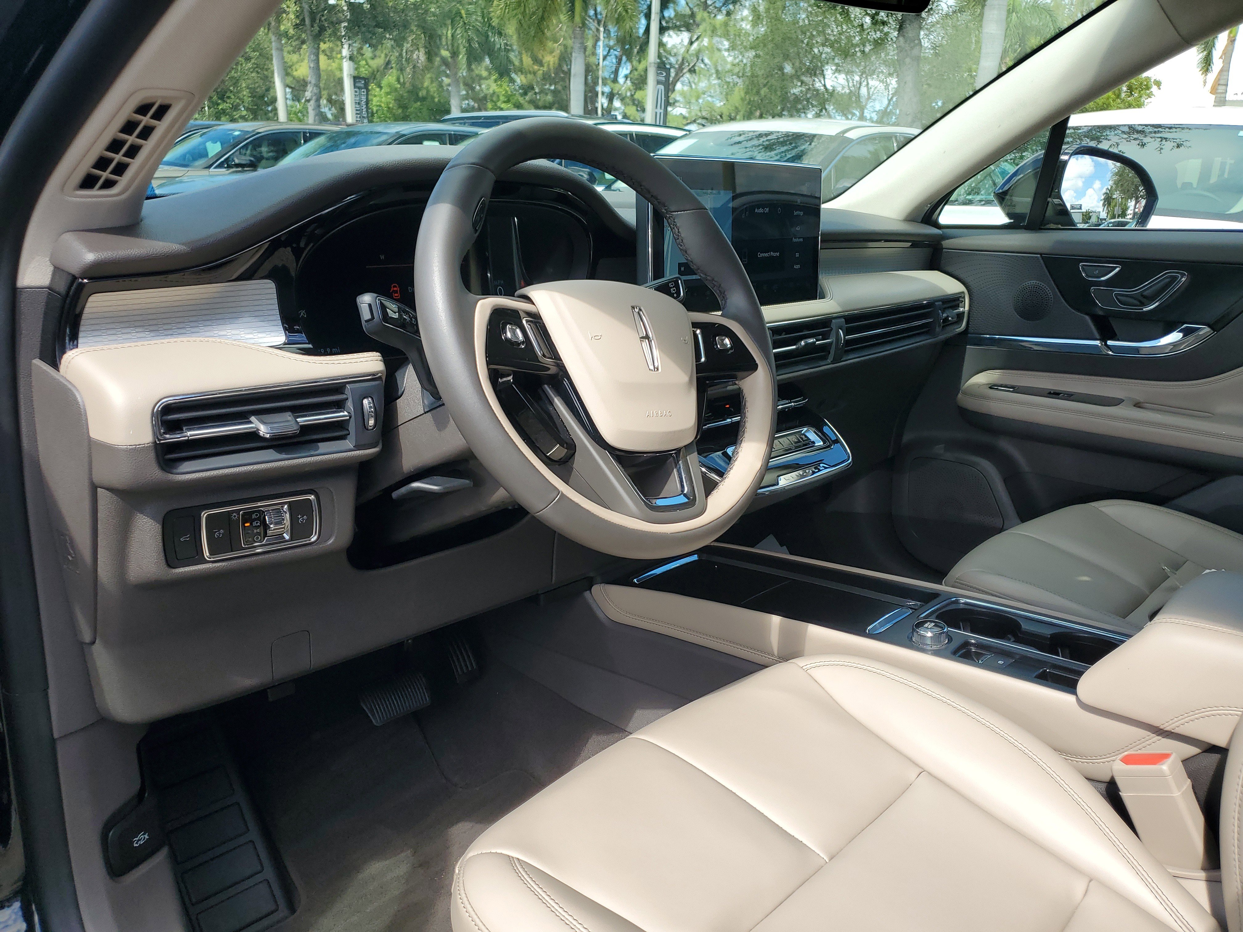 Certified 2024 Lincoln Corsair FWD image 14