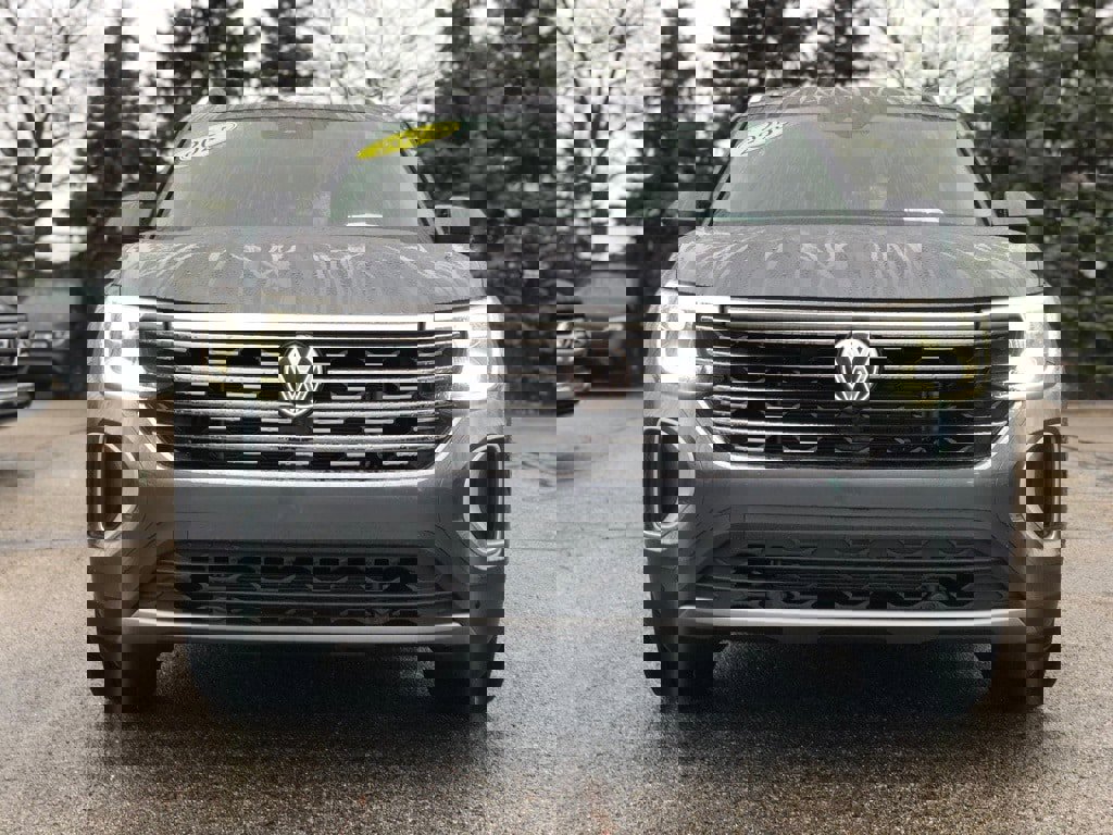 Used 2025 Volkswagen Atlas SEL image 2