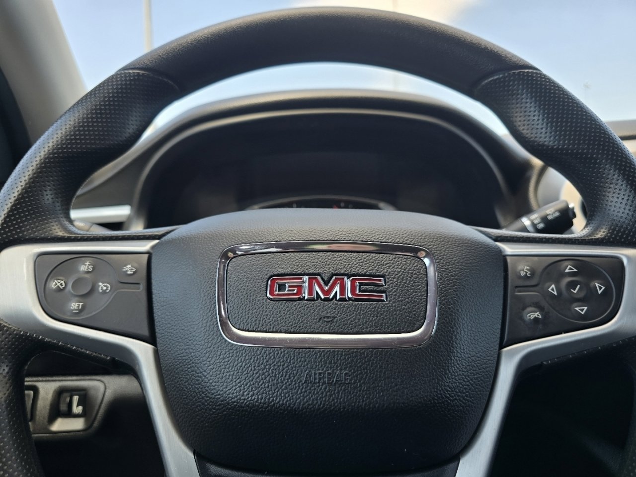 Used 2021 GMC Acadia SLE w/ Driver Convenience Package FWD image 23