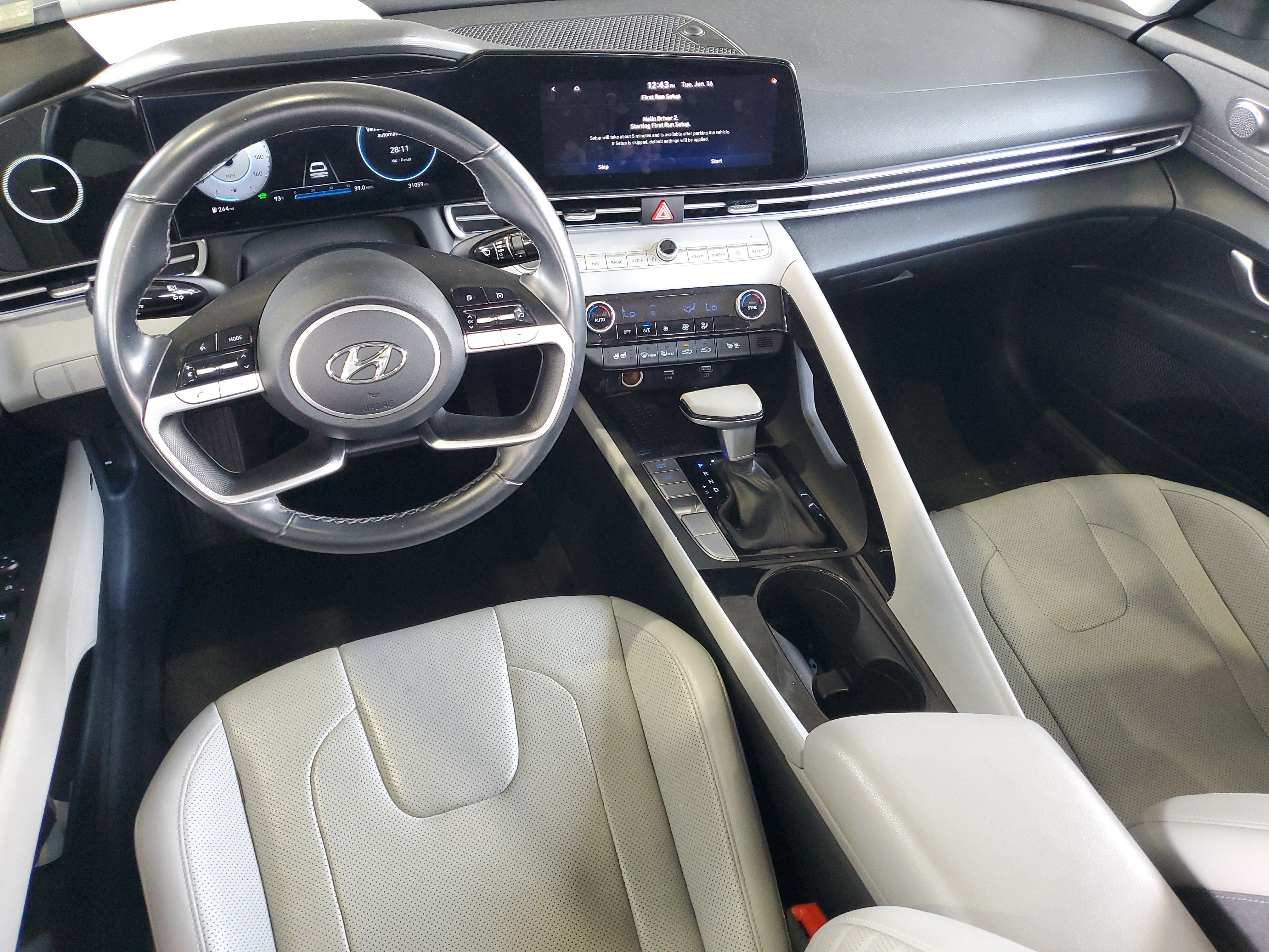 Used 2022 Hyundai Elantra Limited FWD image 12