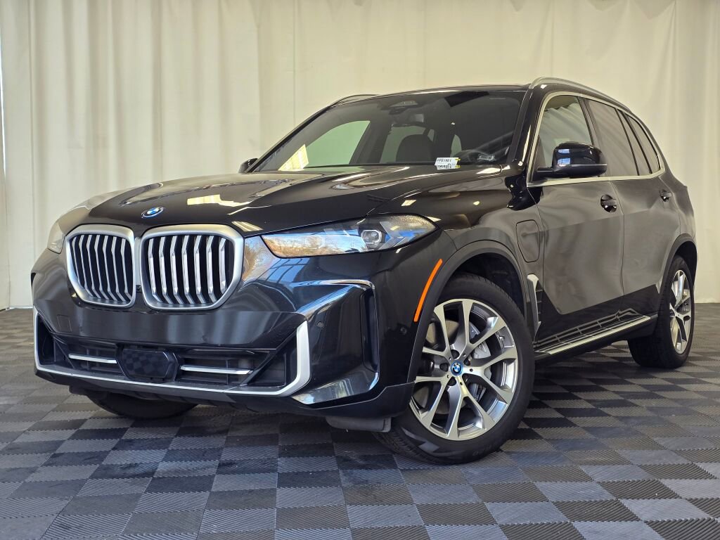 Used 2025 BMW X5 xDrive50e image 1