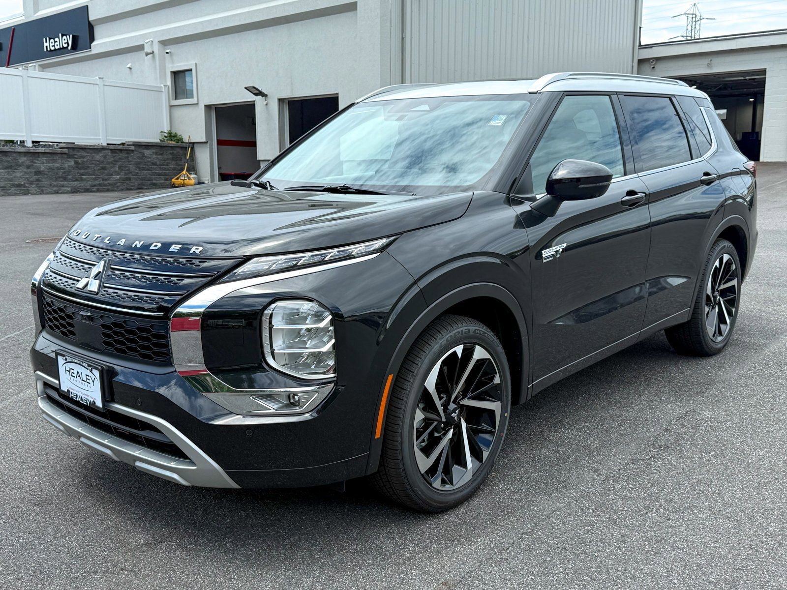 New 2025 Mitsubishi Outlander SEL image 5