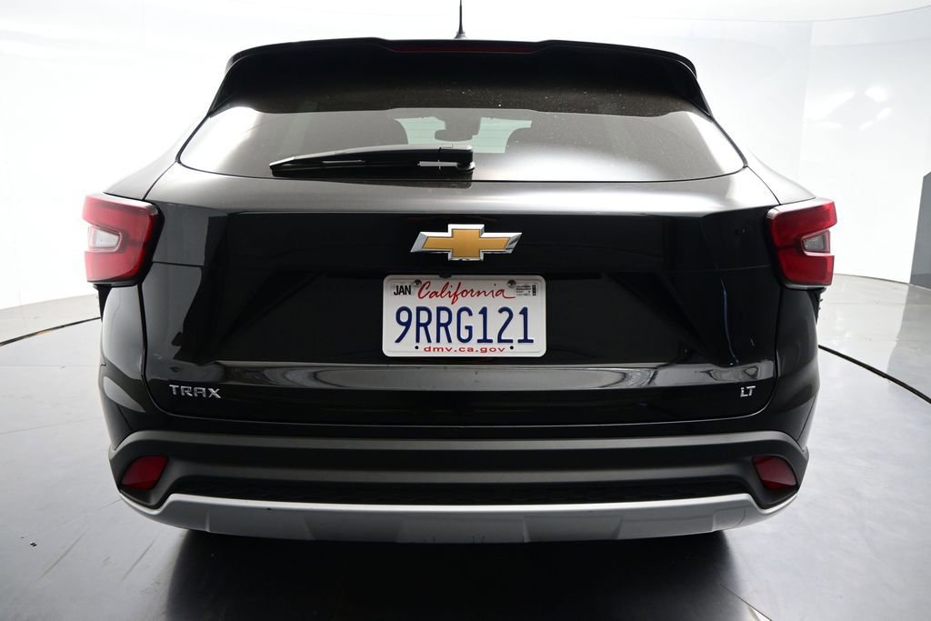 Used 2025 Chevrolet Trax LT FWD image 6