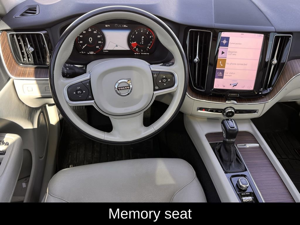 Used 2021 Volvo XC60 T6 Momentum image 13