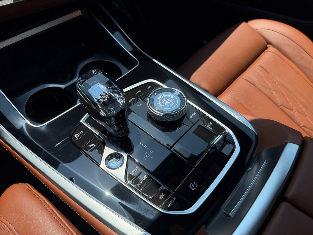Certified 2025 BMW ALPINA XB7 AWD/4WD image 28