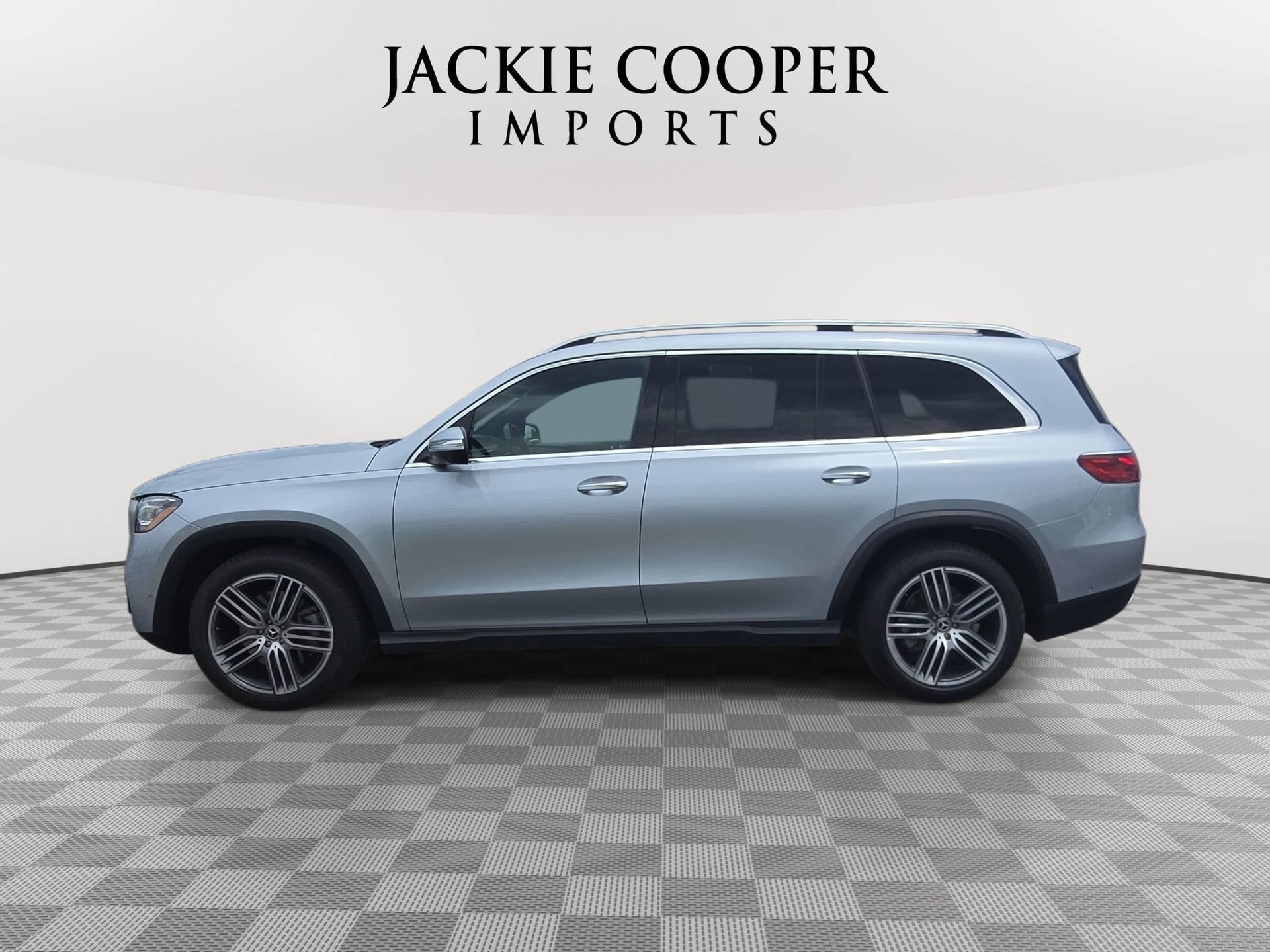 Certified 2025 Mercedes-Benz GLS 450 4MATIC image 8