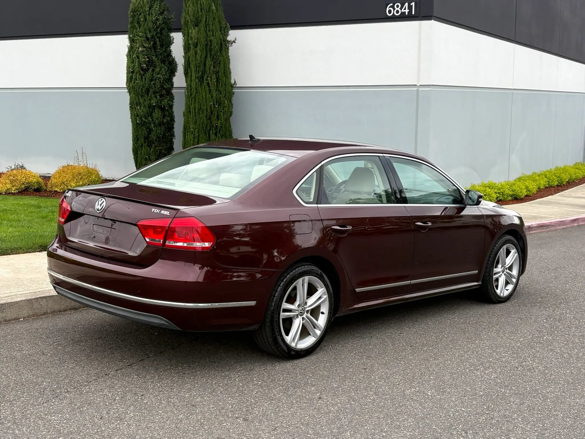 Used 2013 Volkswagen Passat TDI SEL Premium FWD image 6