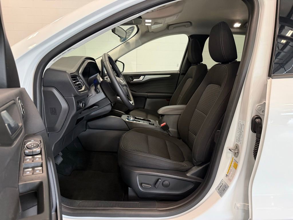 Used 2024 Ford Escape Active w/ Tech Pack #2 AWD/4WD image 17