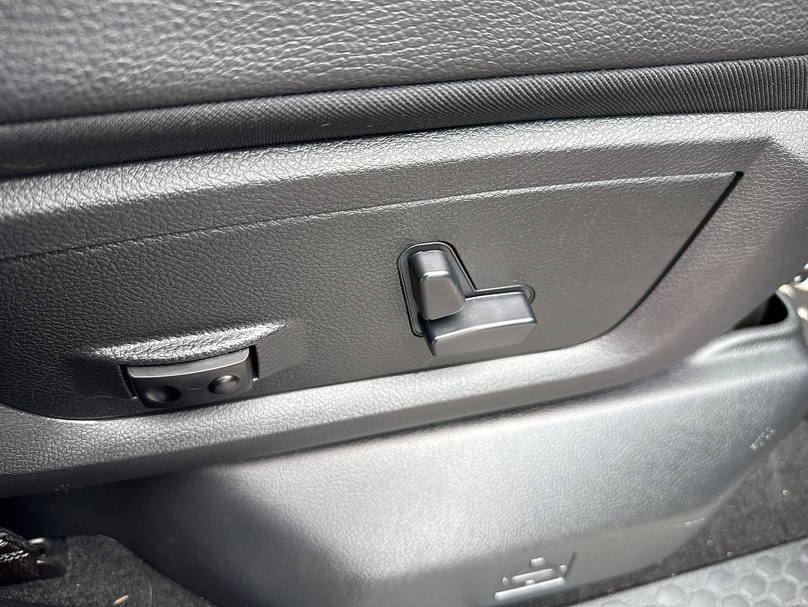 Used 2018 RAM 2500 Laramie w/ Sport Appearance Group image 42