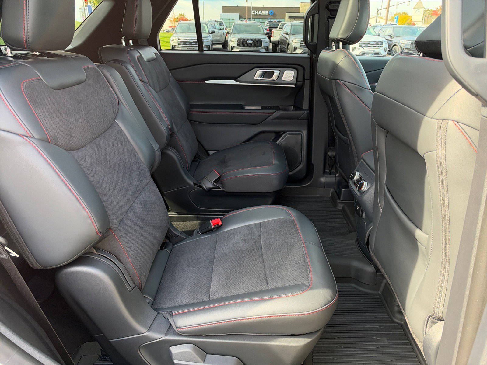 Used 2026 Ford Explorer ST AWD/4WD image 23