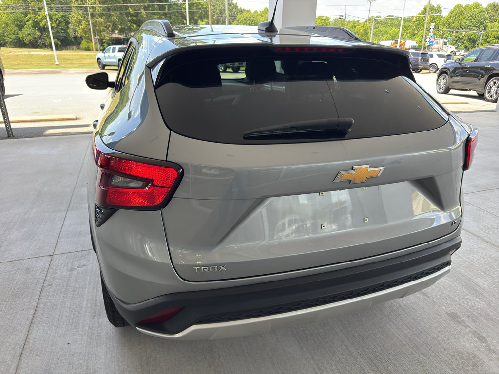 Used 2025 Chevrolet Trax LT FWD image 5