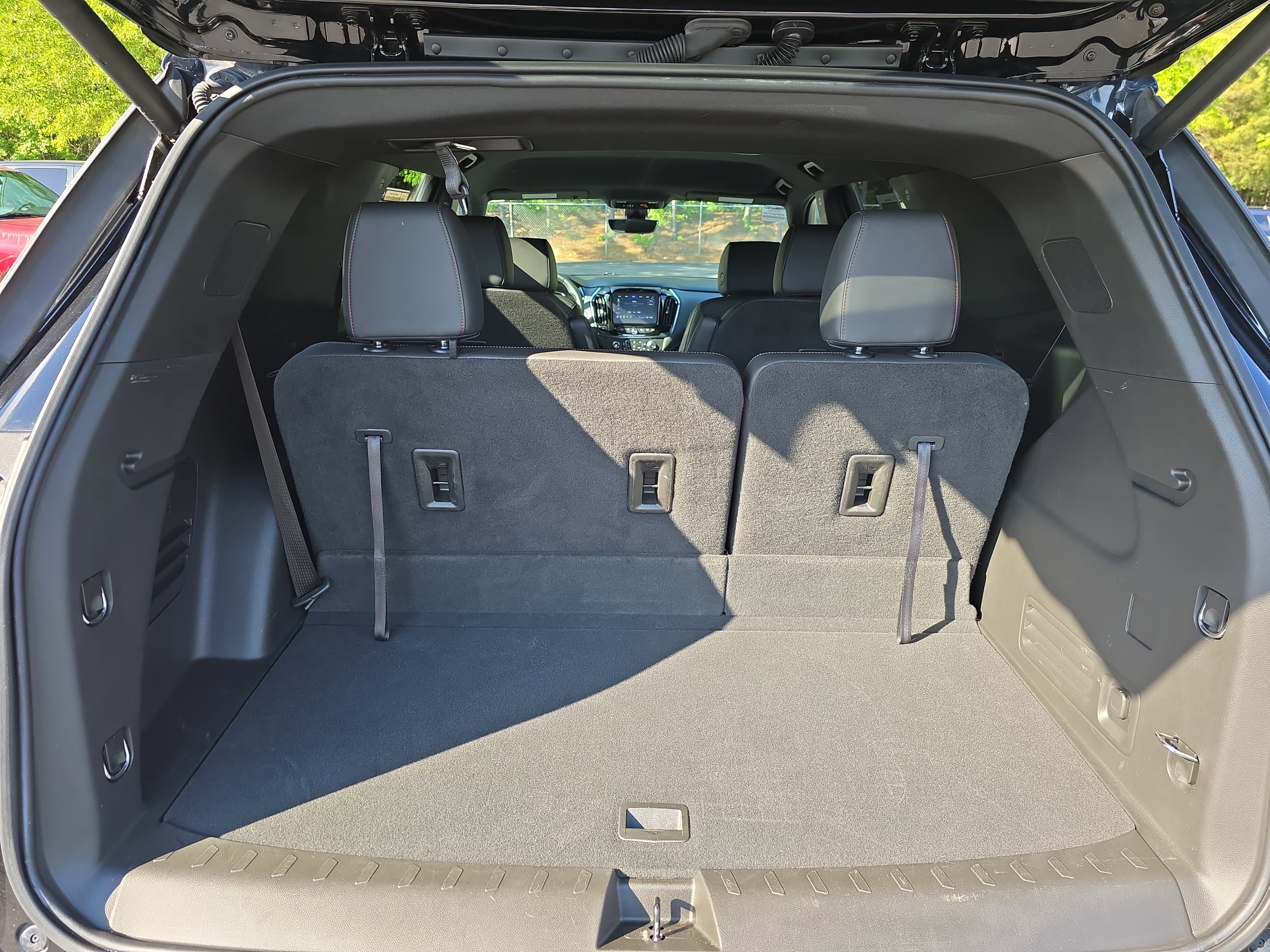 Used 2023 Chevrolet Traverse RS FWD image 13