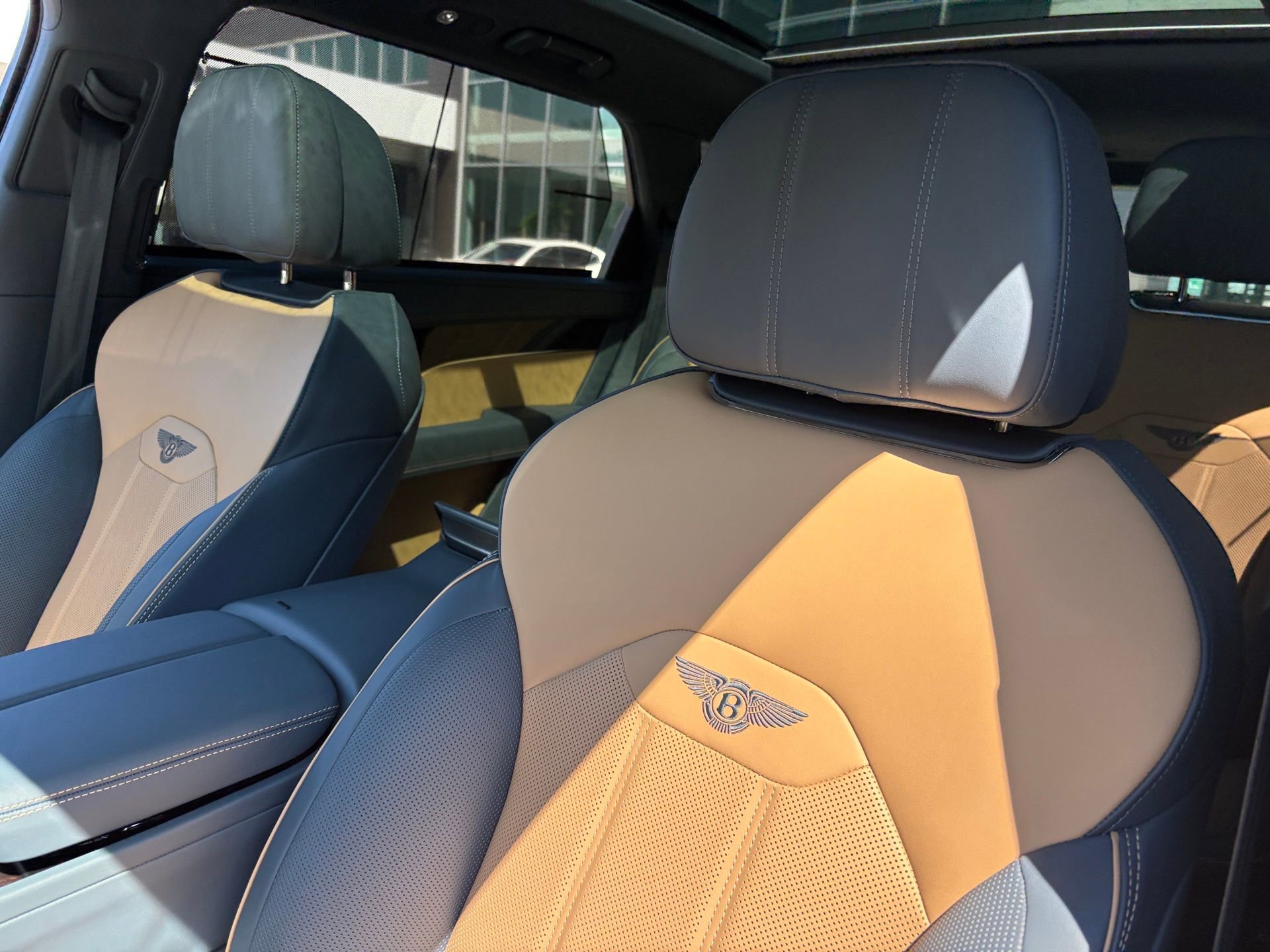 New 2025 Bentley Bentayga Extended Wheelbase image 12