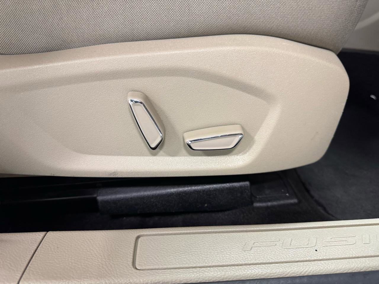 Used 2019 Ford Fusion SE image 9