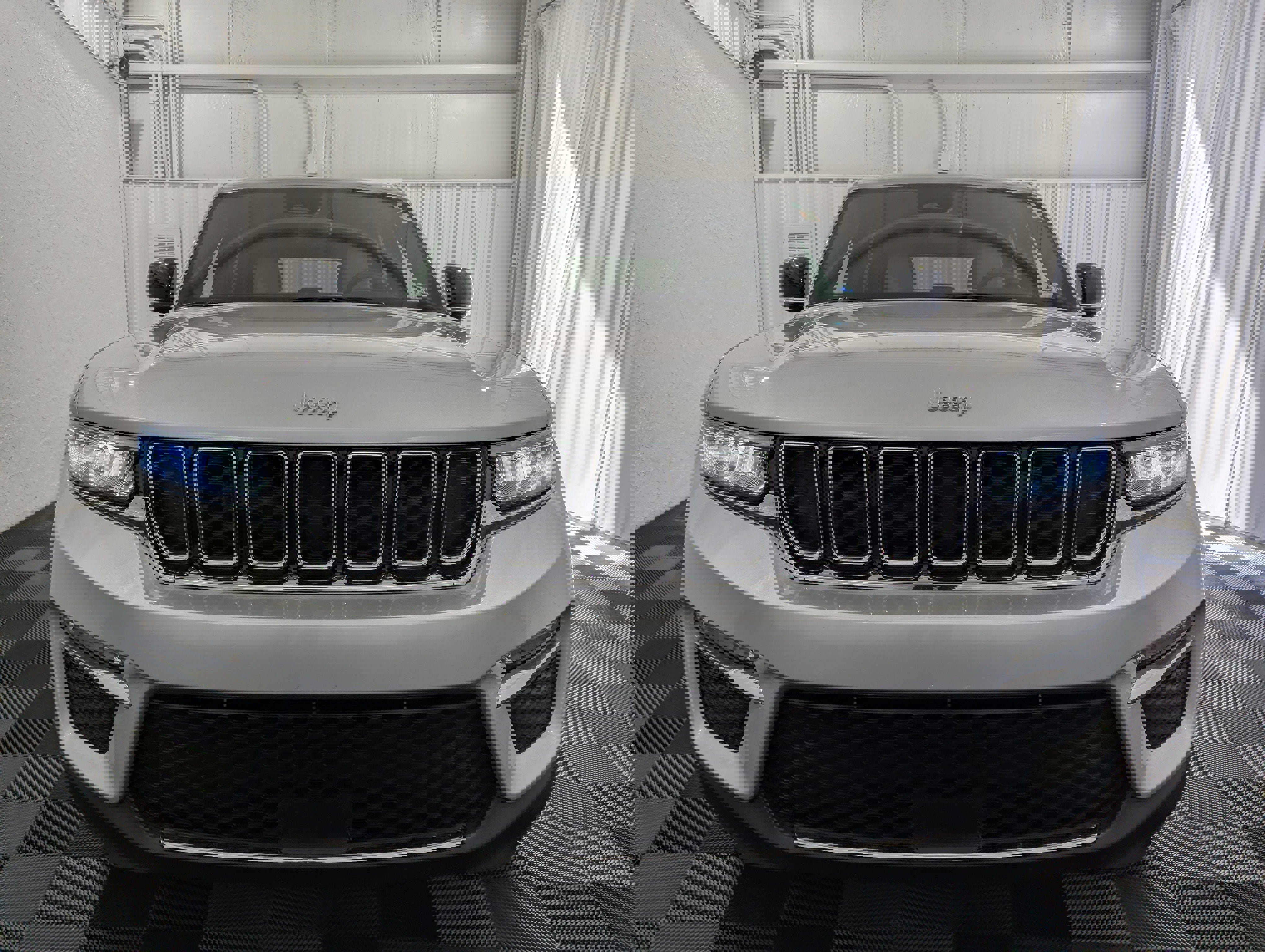 Used 2024 Jeep Grand Cherokee Limited image 4