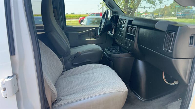 Used 2018 Chevrolet Express 3500 LT w/ LT Preferred Equipment Group RWD image 14