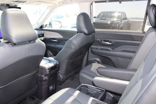 Used 2025 Toyota Grand Highlander AWD Hybrid image 10