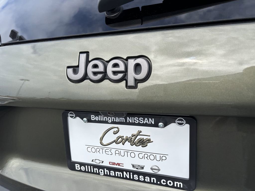 Used 2021 Jeep Cherokee Trailhawk w/ Technology Group image 10
