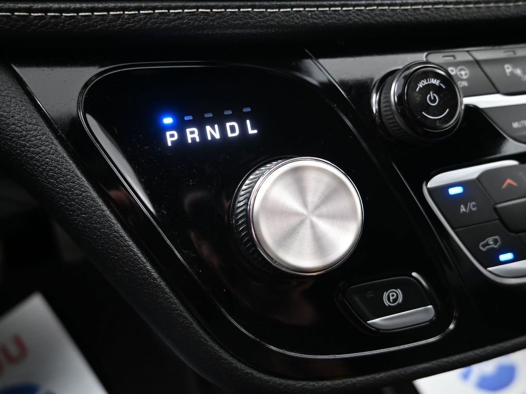 Used 2024 Chrysler Pacifica Select image 24