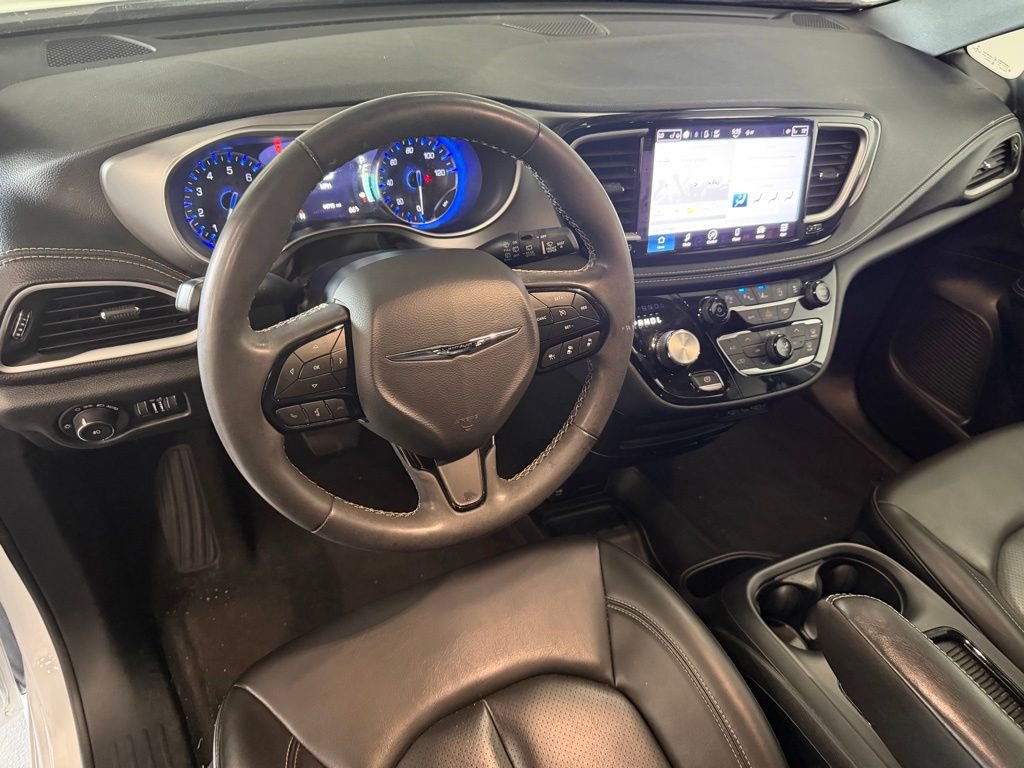 Used 2023 Chrysler Pacifica Touring-L w/ S Appearance Package FWD image 11