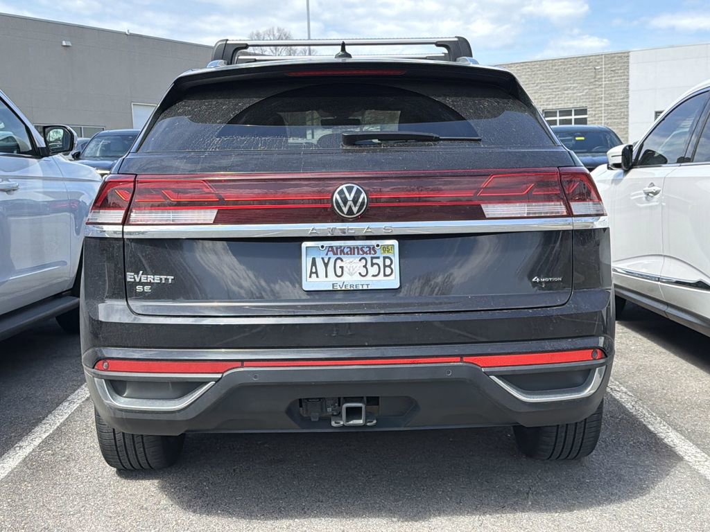Used 2024 Volkswagen Atlas Cross Sport SE w/ Panoramic Sunroof Package image 5