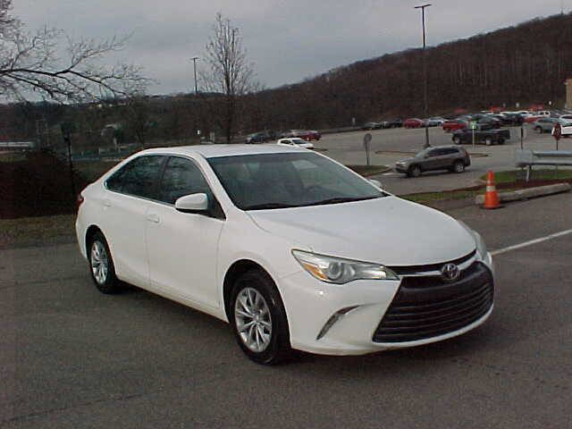 Used 2016 Toyota Camry LE image 2