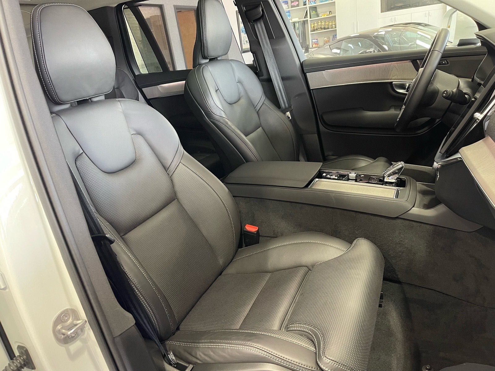 Used 2025 Volvo XC90 T8 Ultra w/ Protection Package Premier AWD/4WD image 41