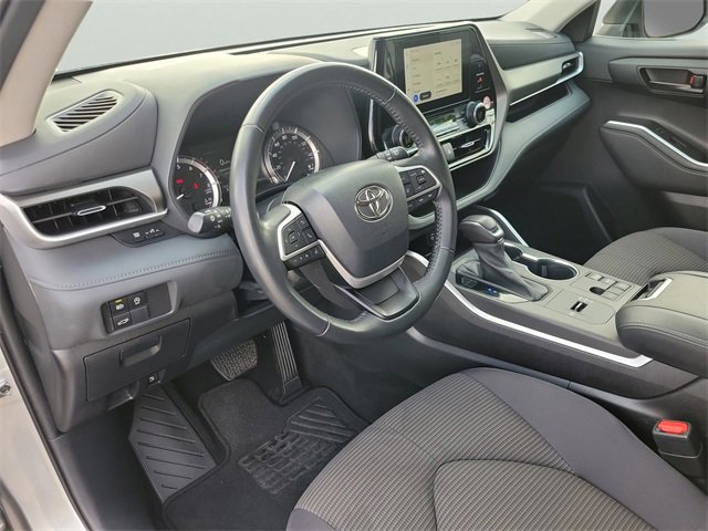 Used 2023 Toyota Highlander LE image 16