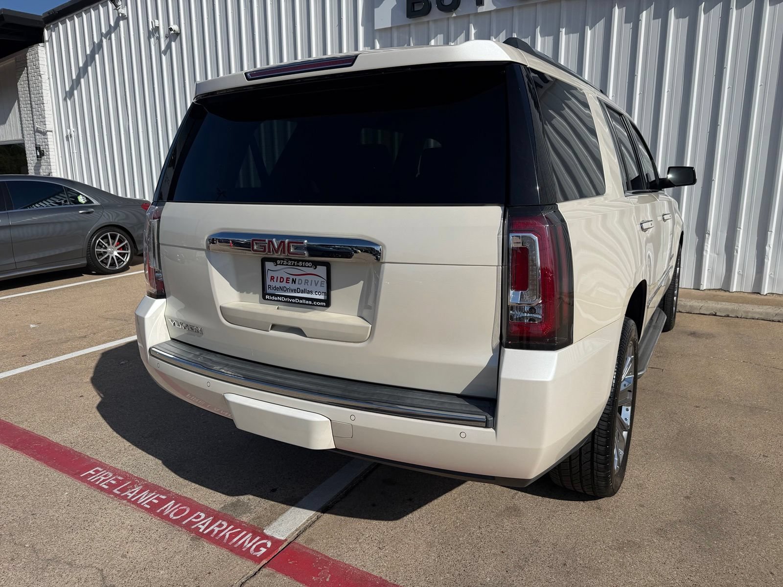 Used 2015 GMC Yukon Denali w/ Open Road Package AWD/4WD image 7