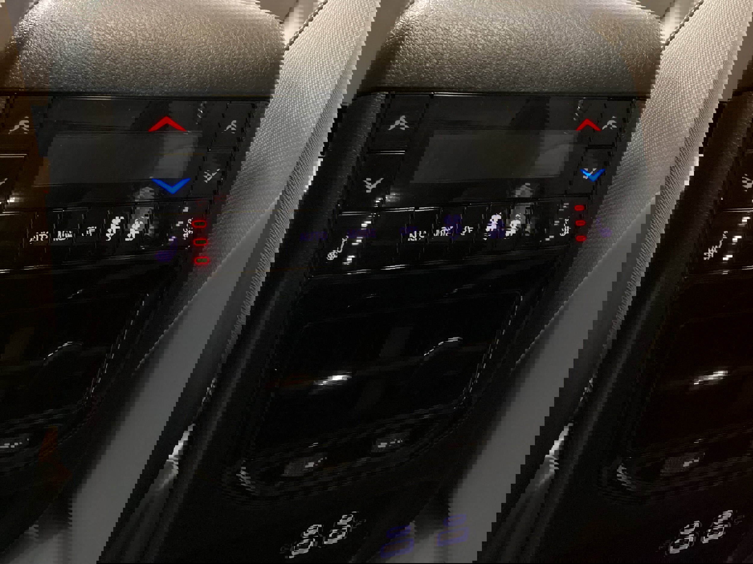 Used 2023 Jeep Grand Cherokee Overland w/ Adv Protech Group III image 35