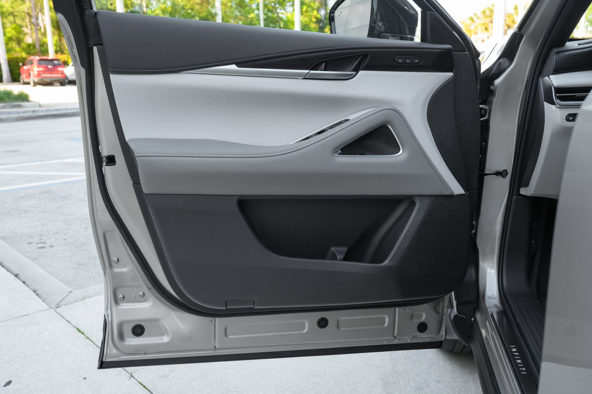 New 2026 INFINITI QX60 Autograph w/ Dark Cargo Package image 25