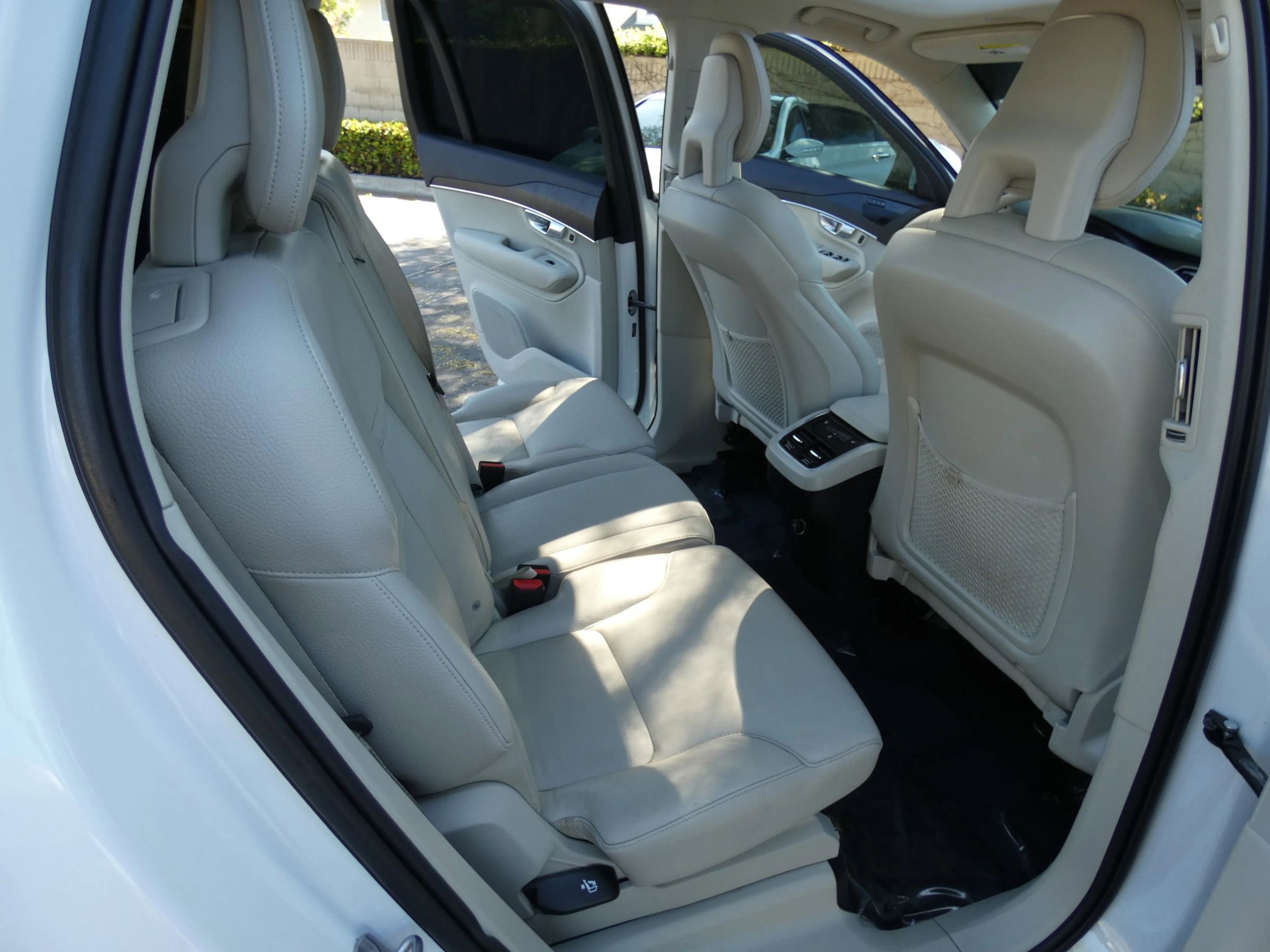 Used 2020 Volvo XC90 T6 Momentum image 37