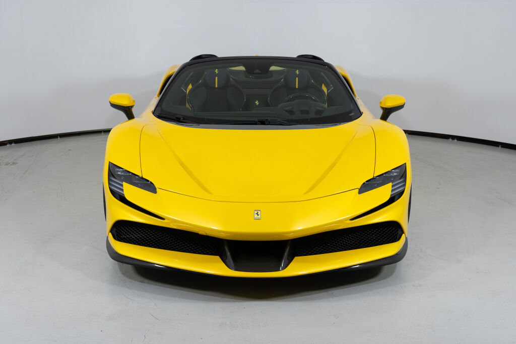 Used 2023 Ferrari SF90 Spider image 18
