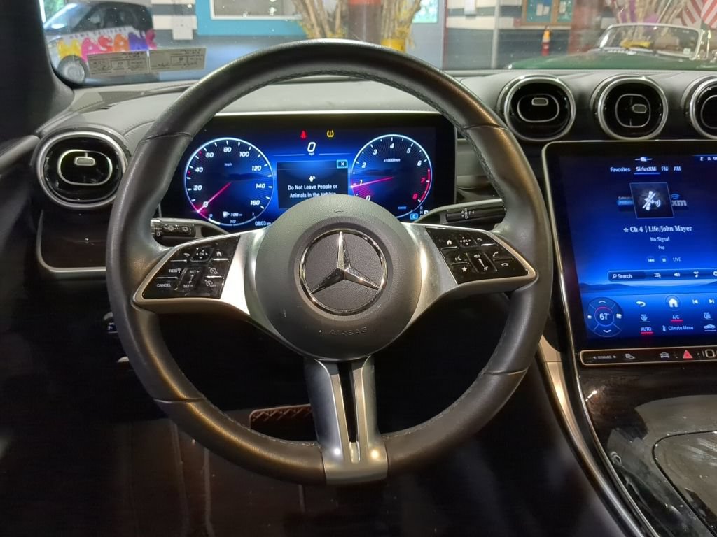 Used 2023 Mercedes-Benz GLC 300 4MATIC image 2