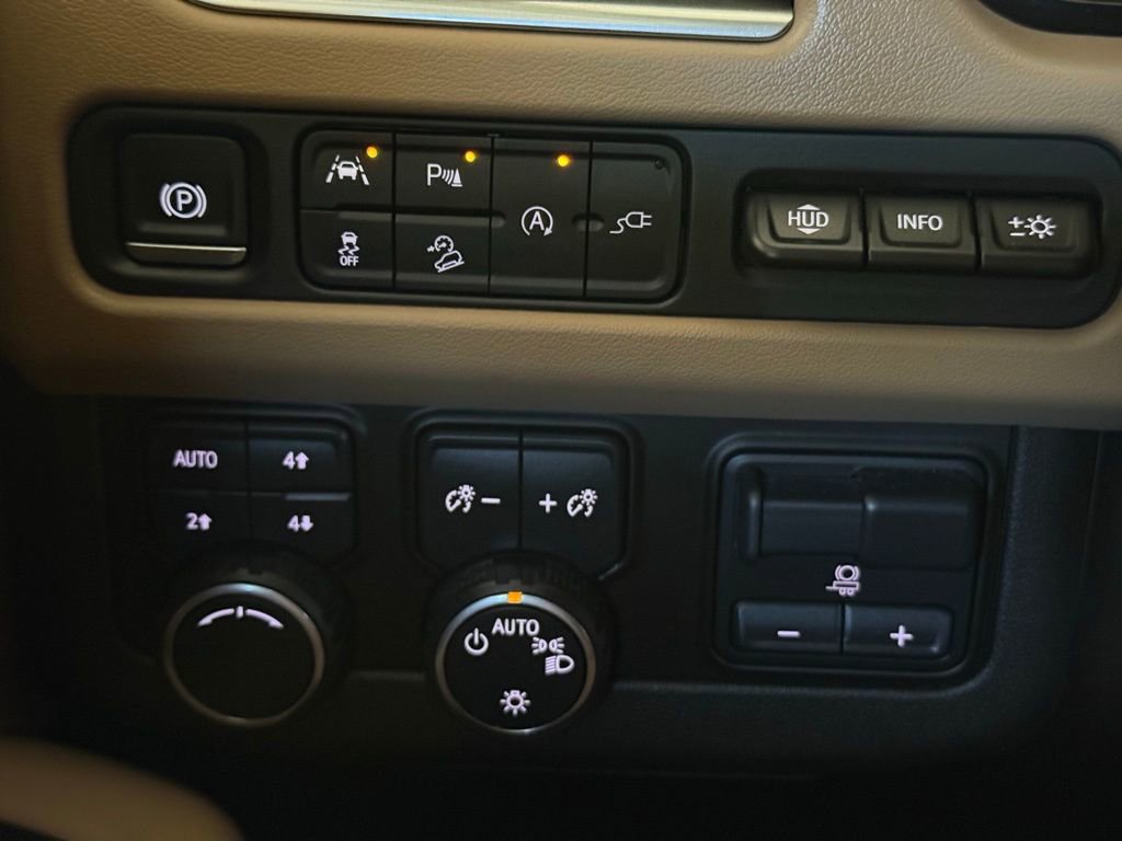 Used 2021 Chevrolet Suburban Premier w/ Premium Package AWD/4WD image 21