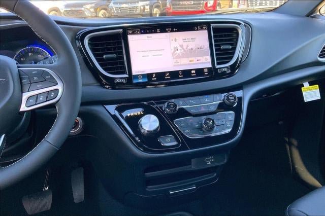New 2026 Chrysler Voyager LX FWD image 34
