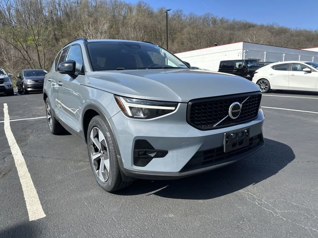 Used 2023 Volvo XC40 B5 Plus w/ Climate Package image 12