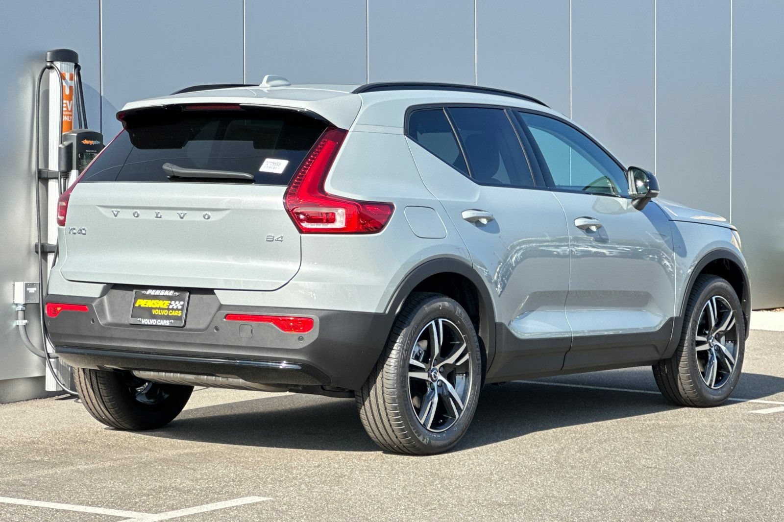 Certified 2026 Volvo XC40 B4 Core w/ Climate Package FWD image 5