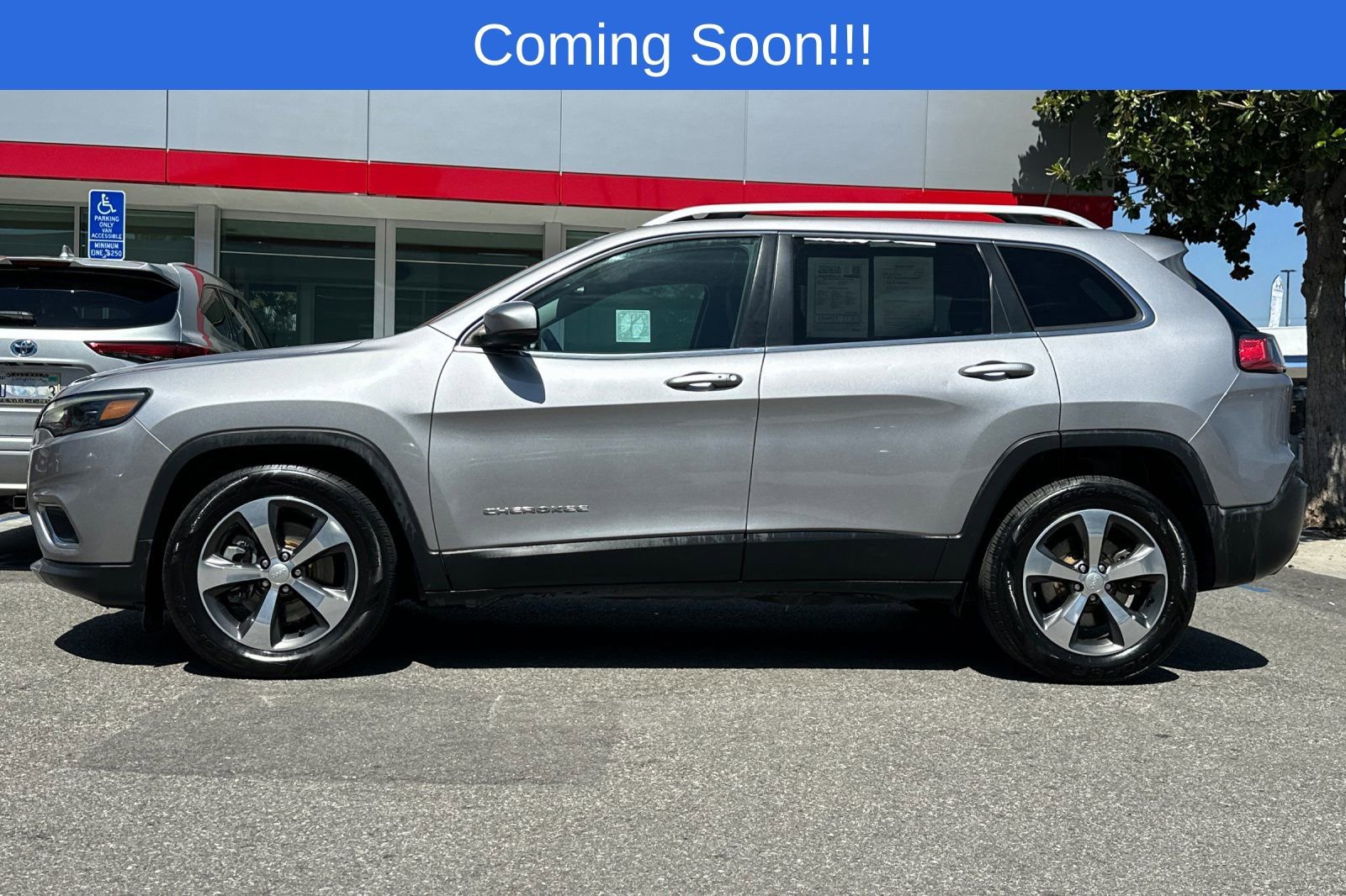 Used 2019 Jeep Cherokee Limited image 7