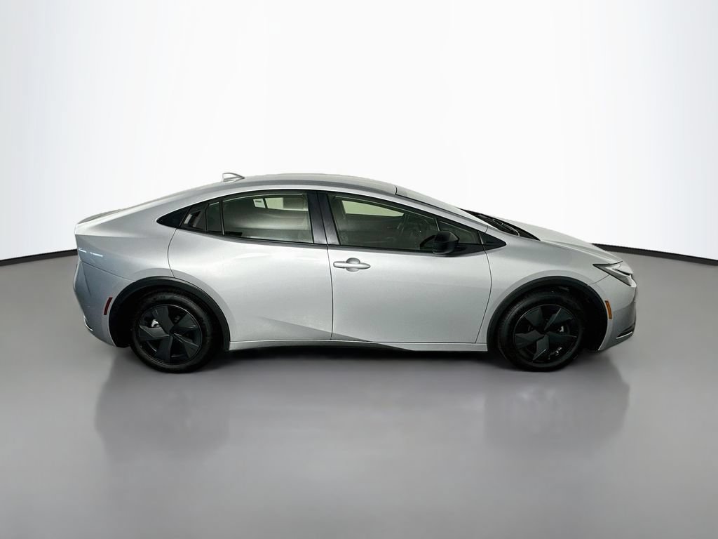 Used 2025 Toyota Prius LE FWD image 8