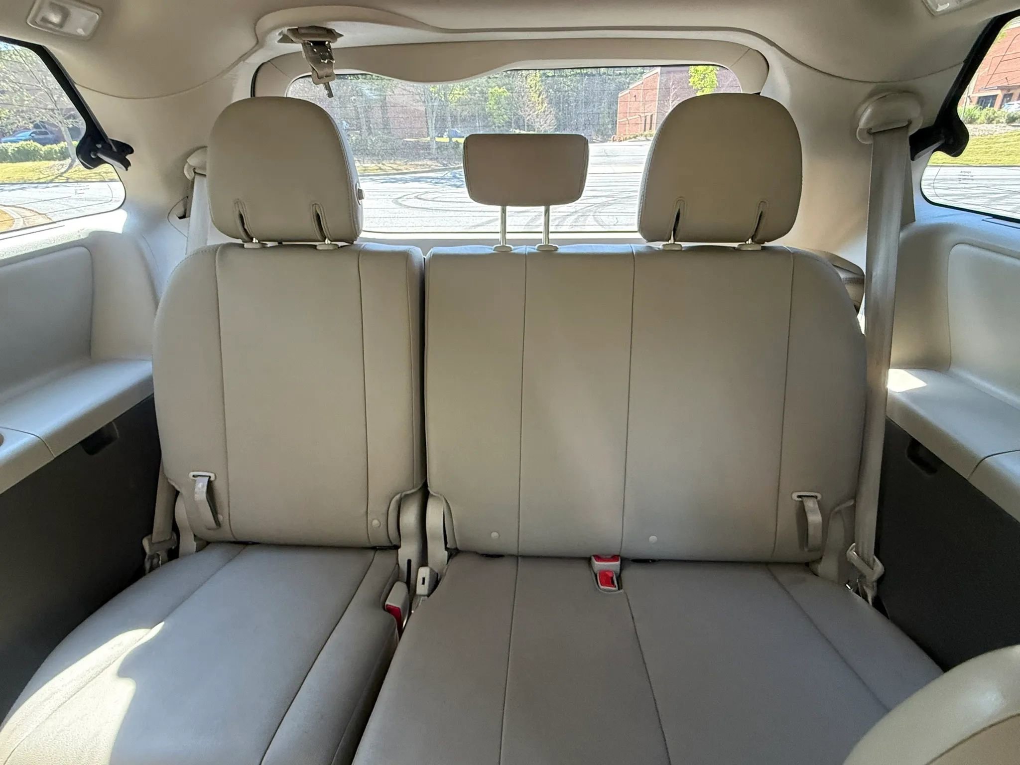 Used 2016 Toyota Sienna XLE Premium FWD image 19