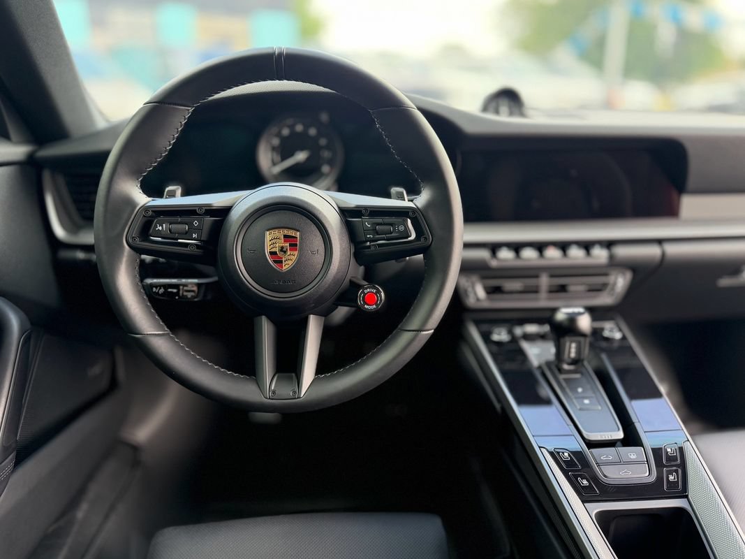 Used 2024 Porsche 911 Carrera RWD image 6