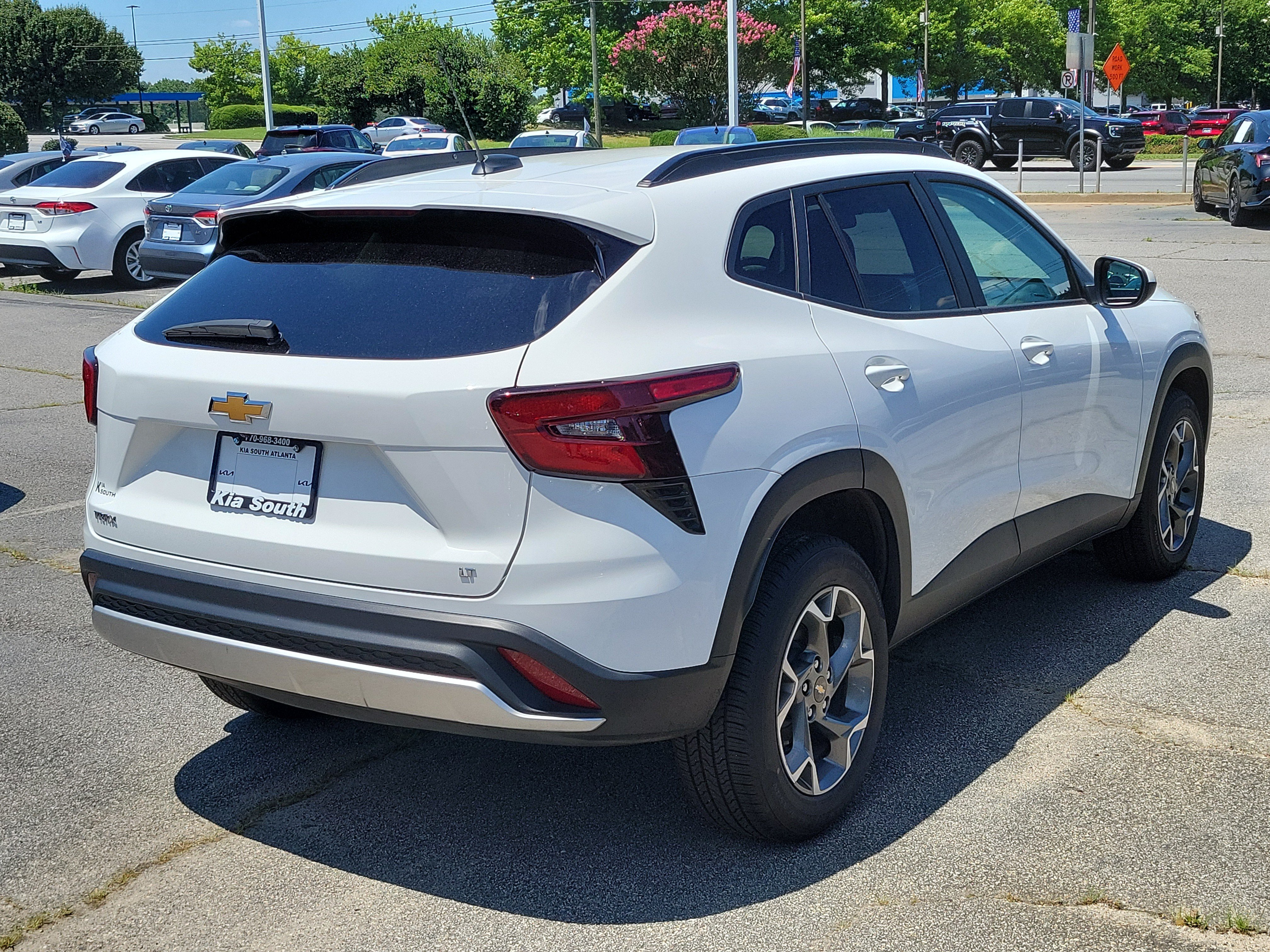 Used 2025 Chevrolet Trax LT FWD image 6